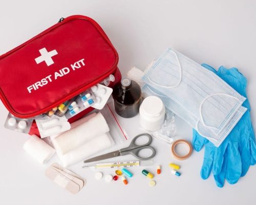 Que debe contener un botiquín de primeros auxilios